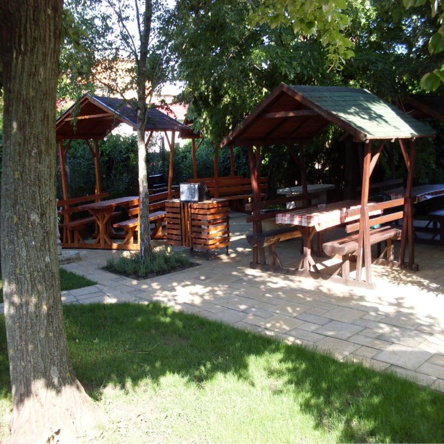 Pegazus Vendeghaz Hotel Hajduszoboszlo Bagian luar foto