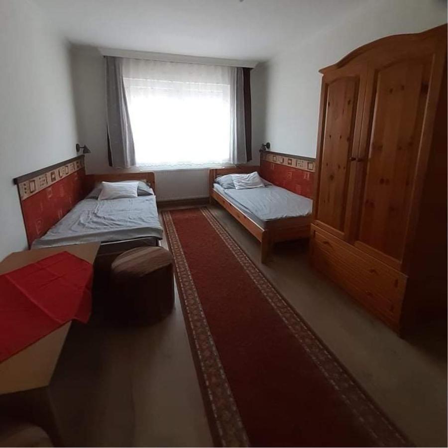 Pegazus Vendeghaz Hotel Hajduszoboszlo Bagian luar foto