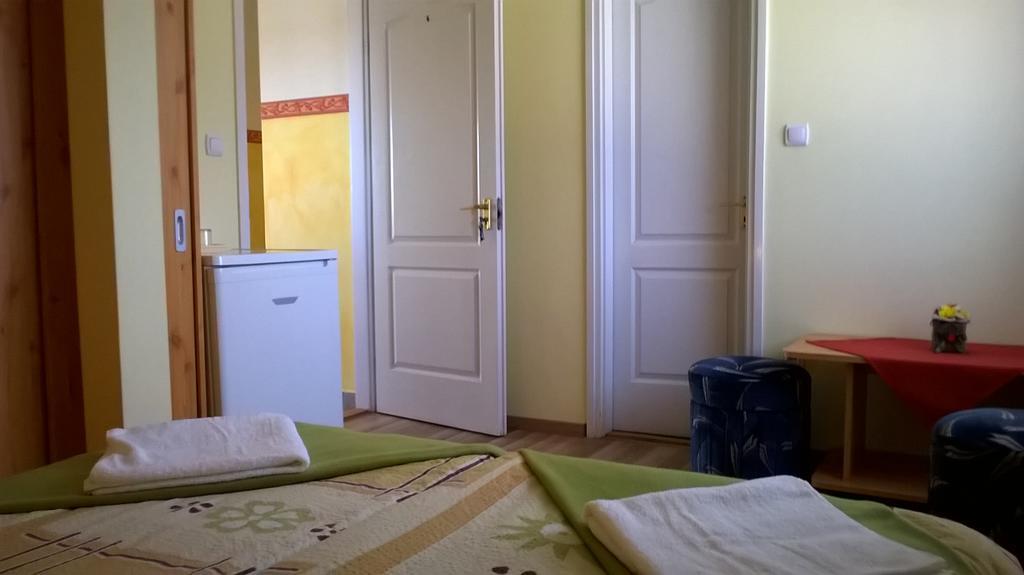 Pegazus Vendeghaz Hotel Hajduszoboszlo Bagian luar foto